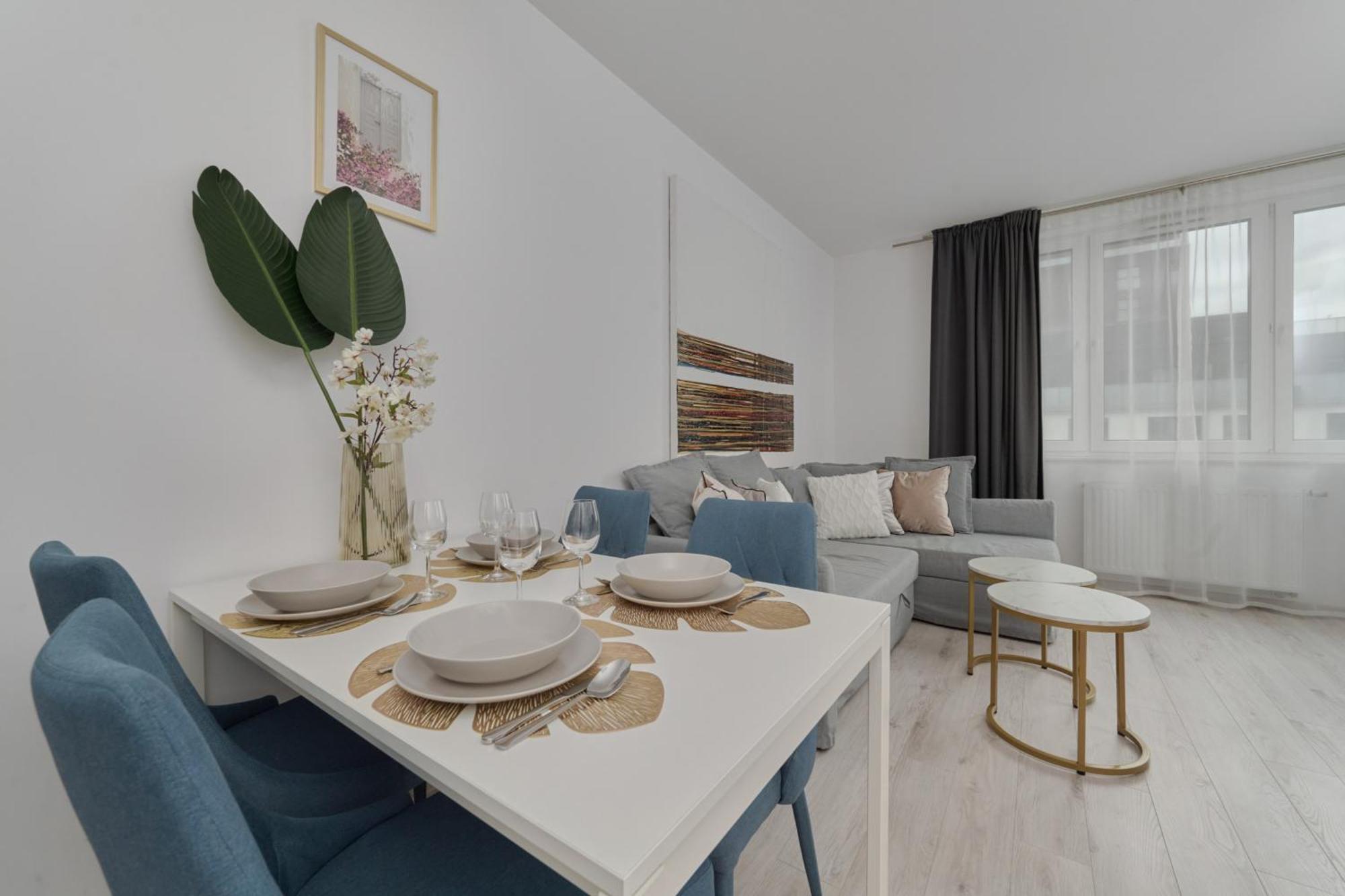 Luxurious With Balcony & Parking Gwiazdzista By Renters Apartament