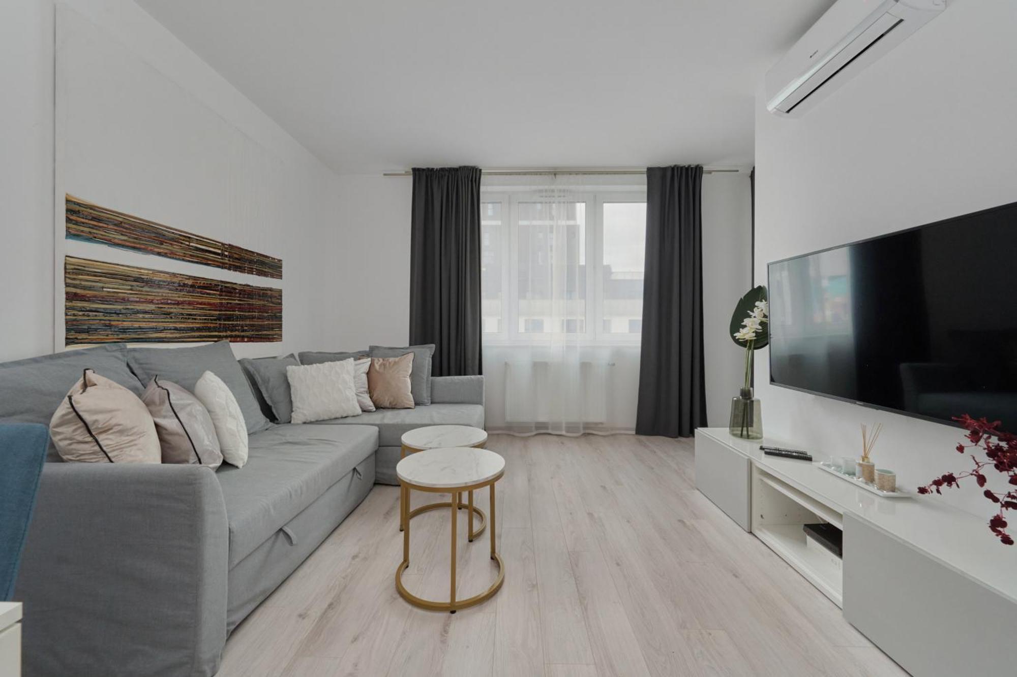 Luxurious With Balcony & Parking Gwiazdzista By Renters Apartment *